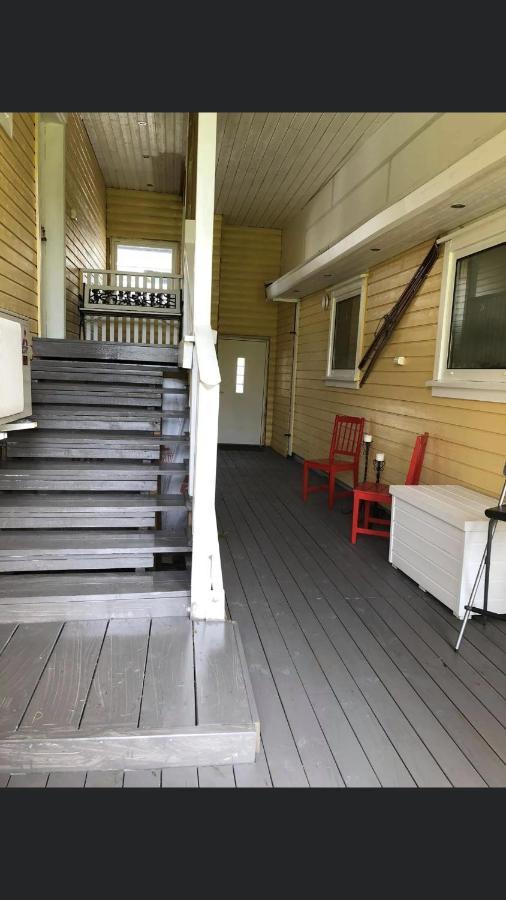 Apartamento Den Gule Huset Lyngdal Exterior foto