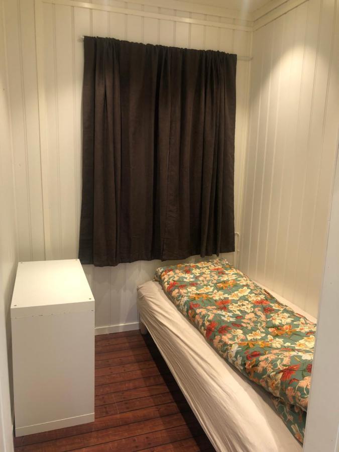 Apartamento Den Gule Huset Lyngdal Exterior foto