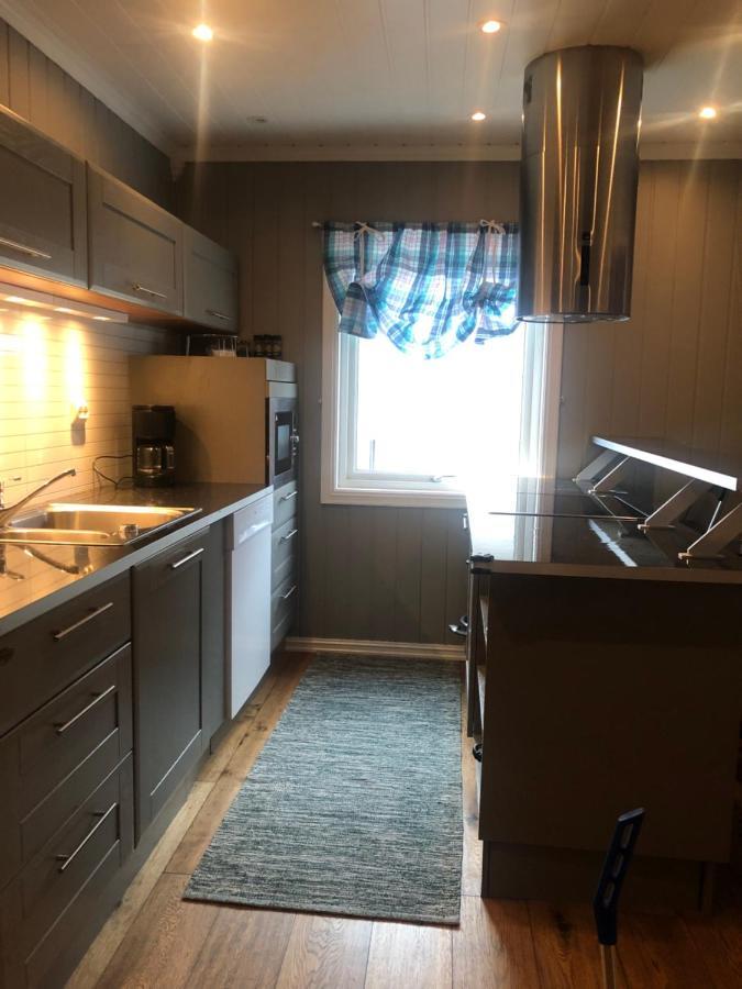 Apartamento Den Gule Huset Lyngdal Exterior foto